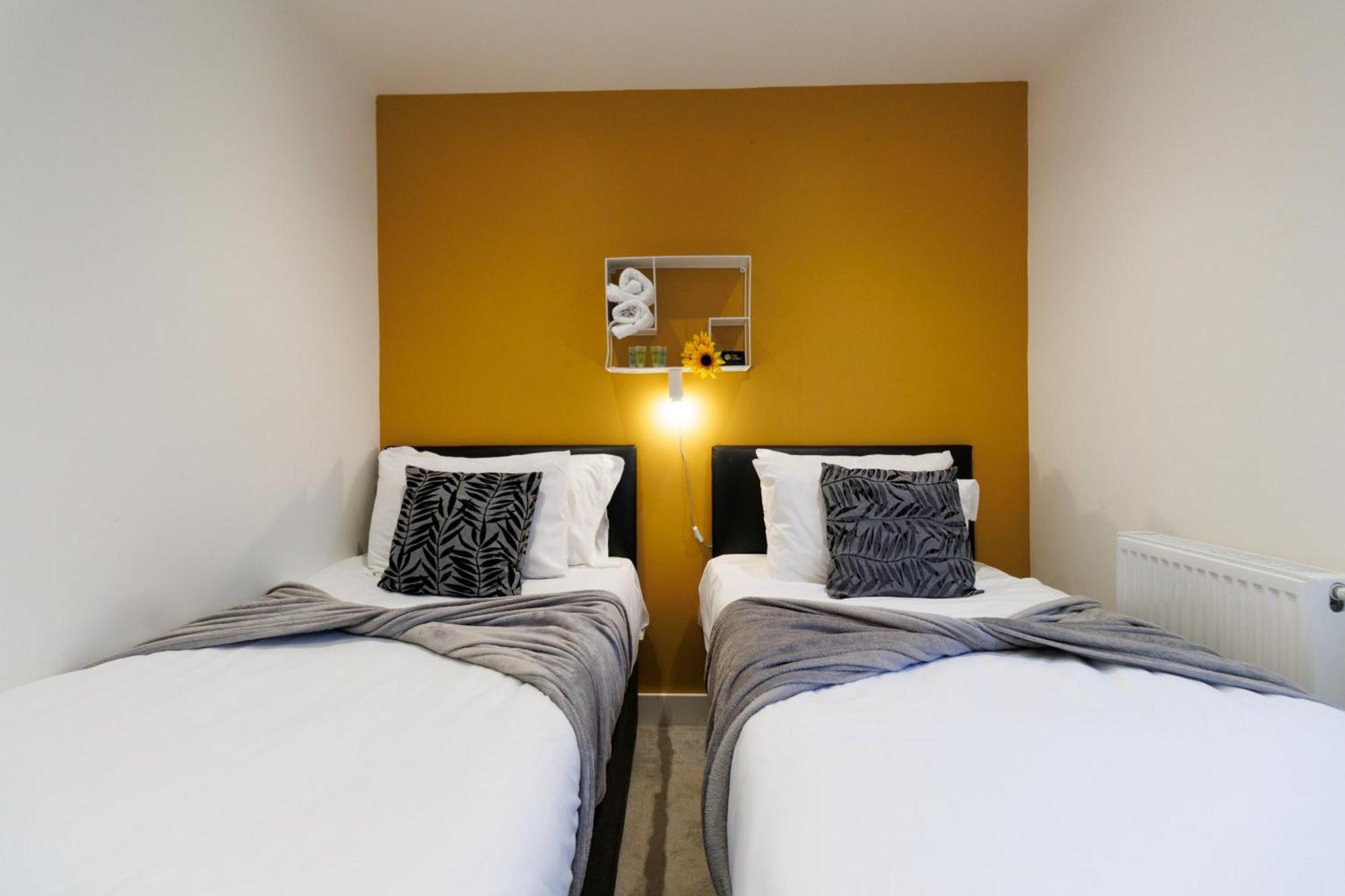 City Centre, Sleeps 7, Stunning Views & Parking, Interconnected Rooms Long Stay Work Contractor Leisure, Diamond Penthouse CBG Exterior foto