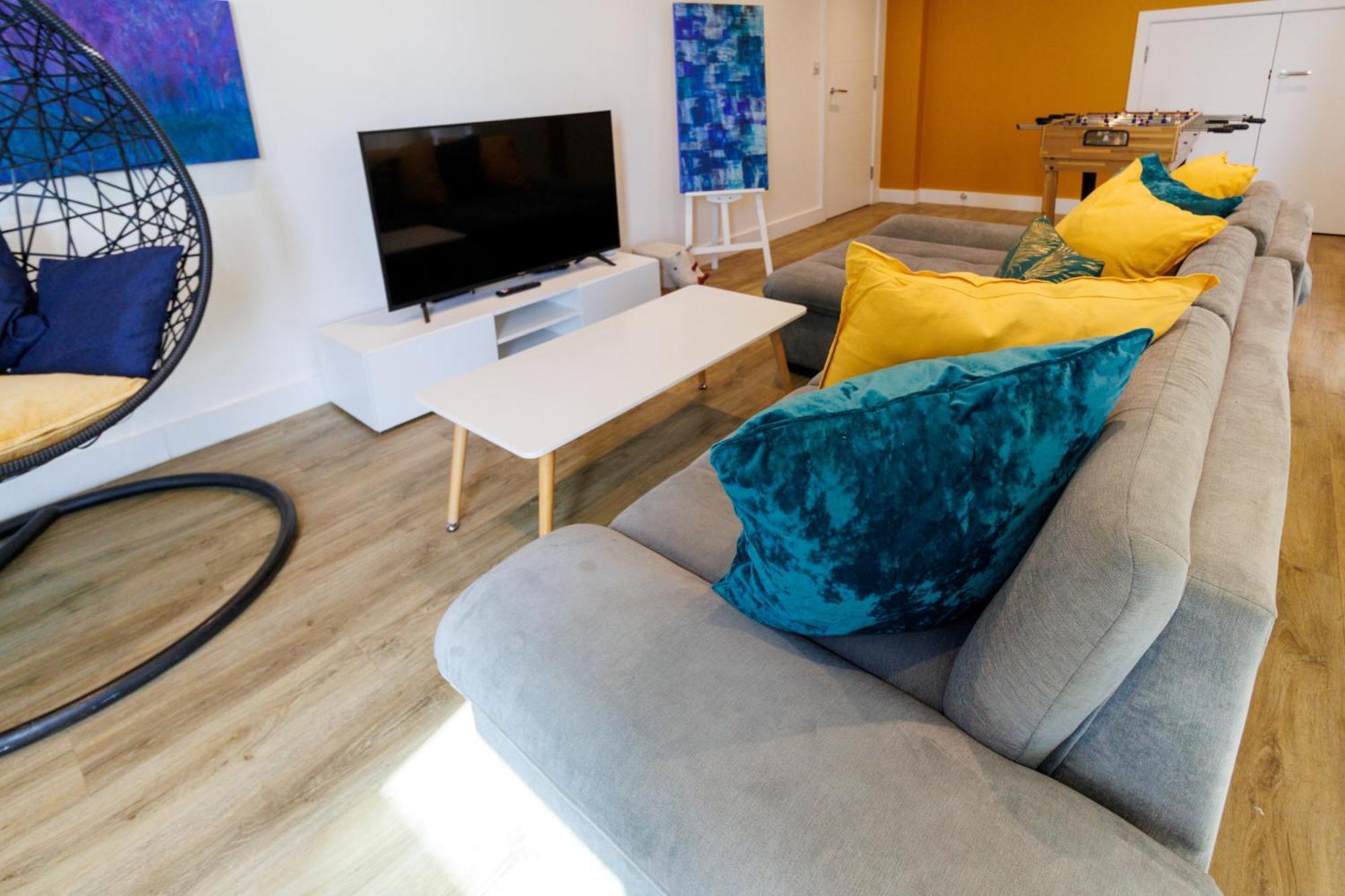 City Centre, Sleeps 7, Stunning Views & Parking, Interconnected Rooms Long Stay Work Contractor Leisure, Diamond Penthouse CBG Exterior foto